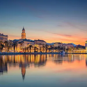 Vujevic 3*, Split Kroatië